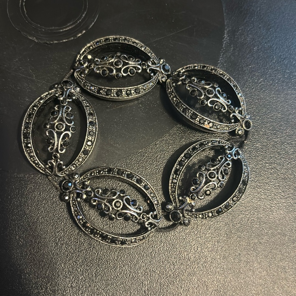 Gothic style elastic bracelet